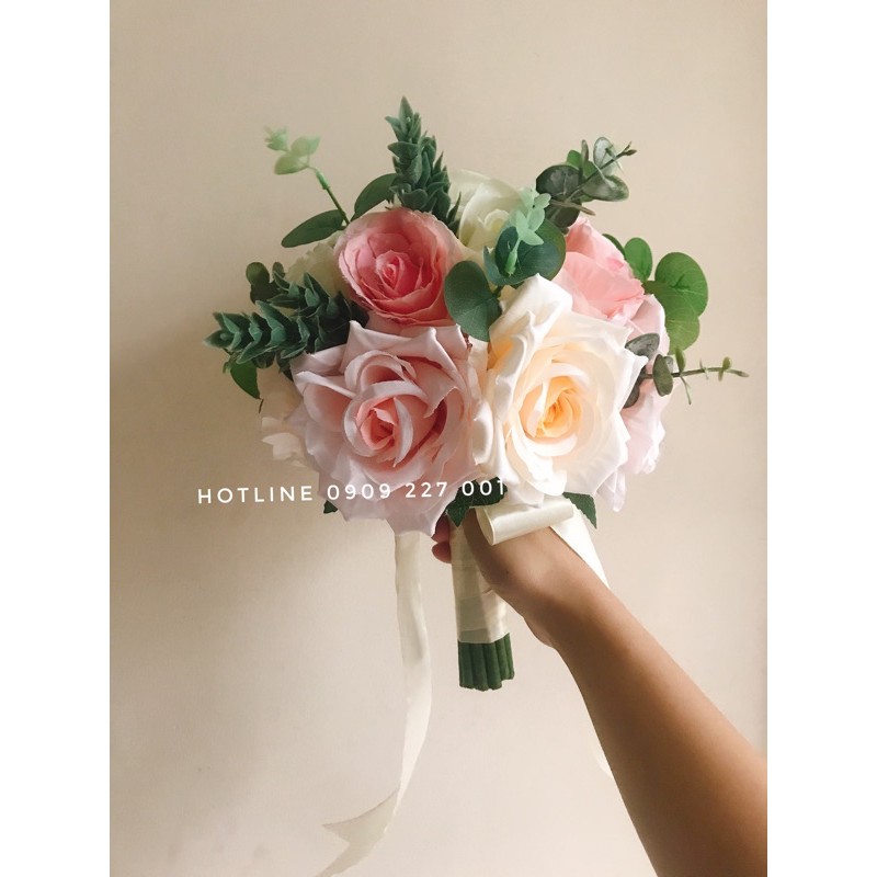 BÓ HOA CƯỚI CẦM TAY CẦM TAY CÔ DÂU BÓ TRÒN MÀU HỒNG PASTEL MÀU HỘT GÀ ĐIỂM HOA HỒNG SÁP THƠM XU HƯỚNG CƯỚI HIỆN ĐẠI