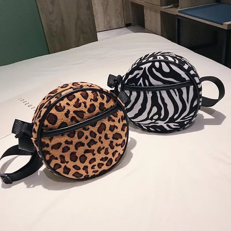 Túi đeo chéo nữ da báo dáng tròn tiện lợi B118