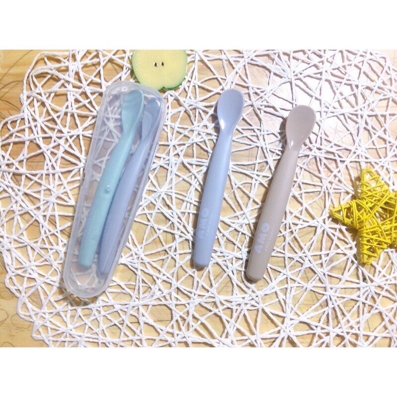 Set thìa ăn dặm silicon kèm hộp đựng cho bé ăn dặm Amo Baby