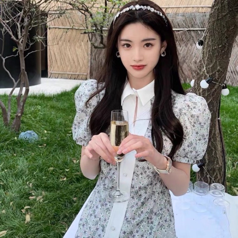 Đầm hoa nữ tính