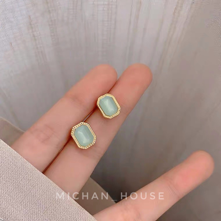 Hoa tai màu xanh nhẹ nhàng cho các bạn nữ