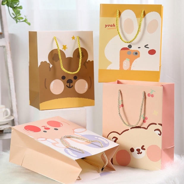 Túi quà tặng dễ thương cute, túi giấy có quai đựng quà sinh nhật, mừng năm mới, tết, gift bag hoạt hình xinh xắn