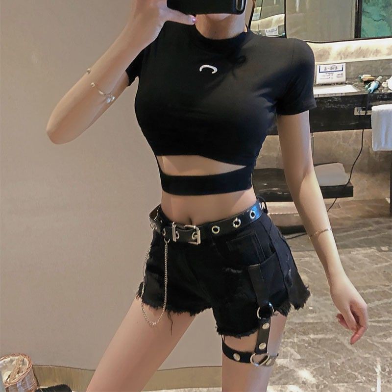 [ORDER] Set áo thun ôm tay ngắn croptop + quần jeans đen ngắn phối vòng đeo chân chocker ulzzang ( có bán riêng )