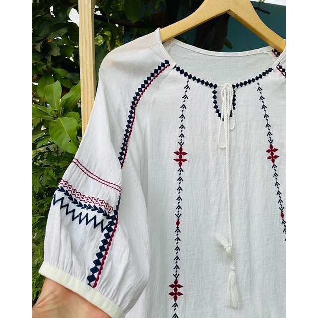 Áo thêu Hàn secondhand