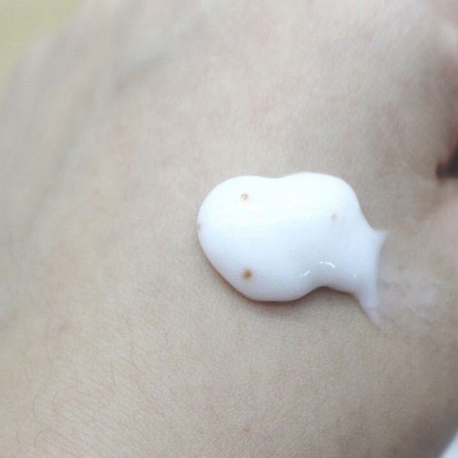 Sữa rửa mặt tro núi lửa innisfree - Jeju Volcanic Pore Foam 150ml | BigBuy360 - bigbuy360.vn