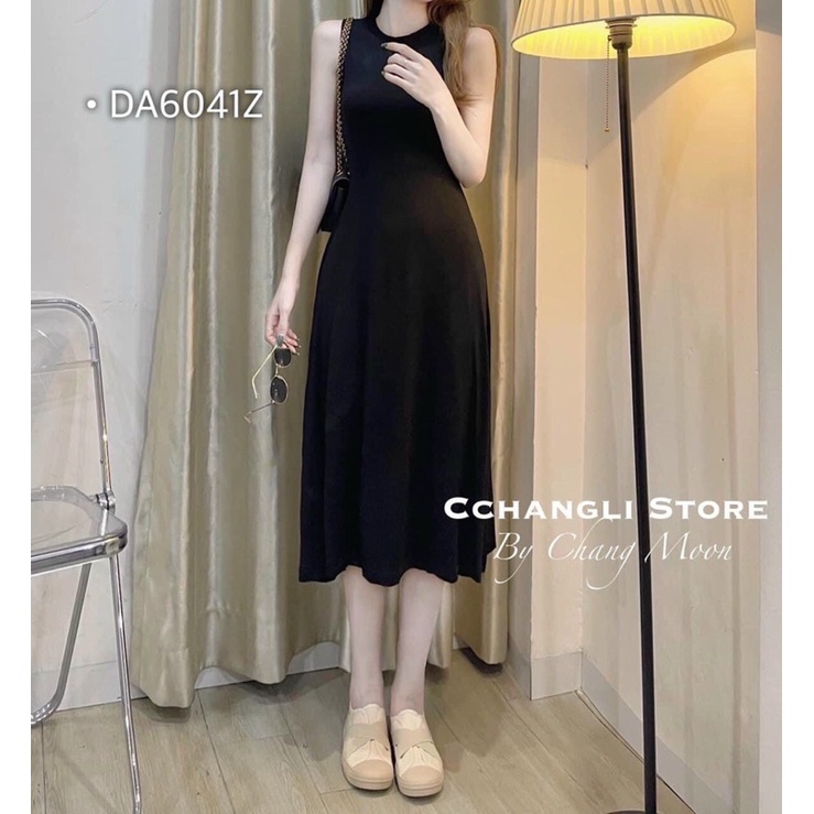 Đầm Midi Đen Cổ Tròn 3 Lỗ