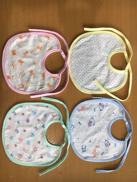 Yếm cotton sơ sinh buộc dây cho bé