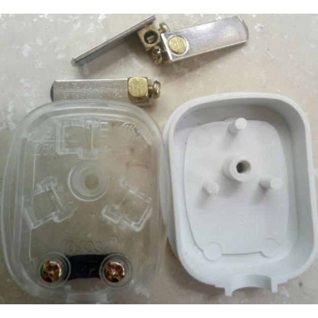 PHÍCH CẮM 3 CHÂN DẸT 16A 250V NO103