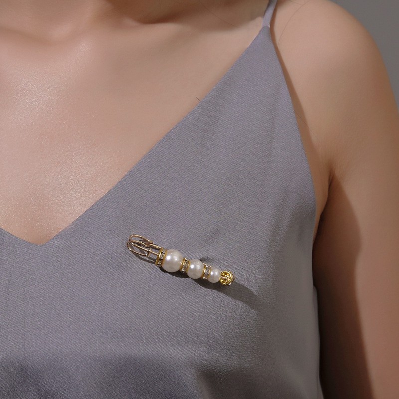 Ghim cài áo thiết kế hoa đính ngọc trai giả thời trang