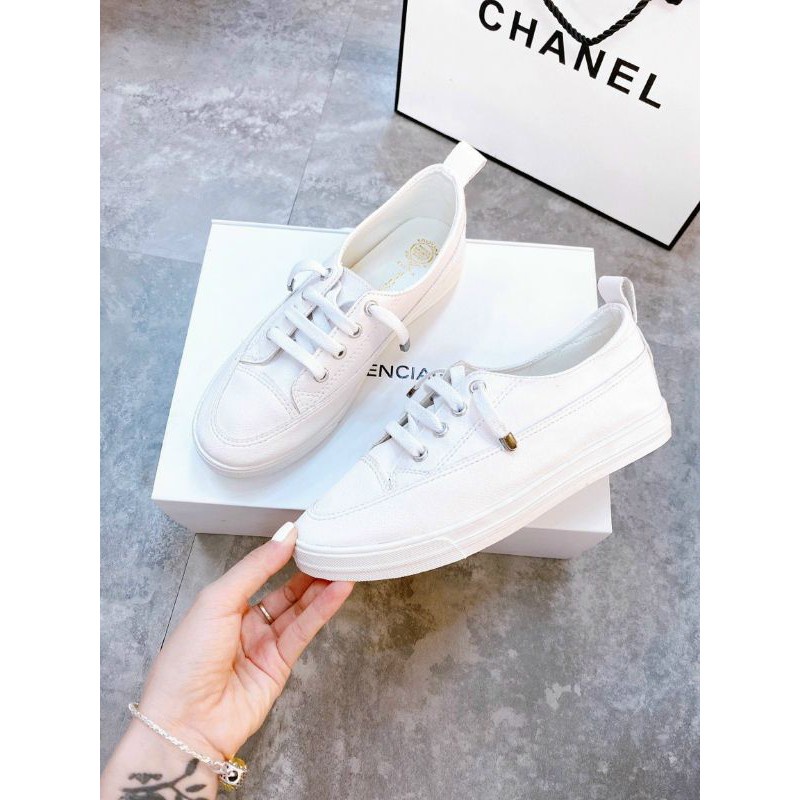 Giày thể thao trắng đế bằng tim nhũ