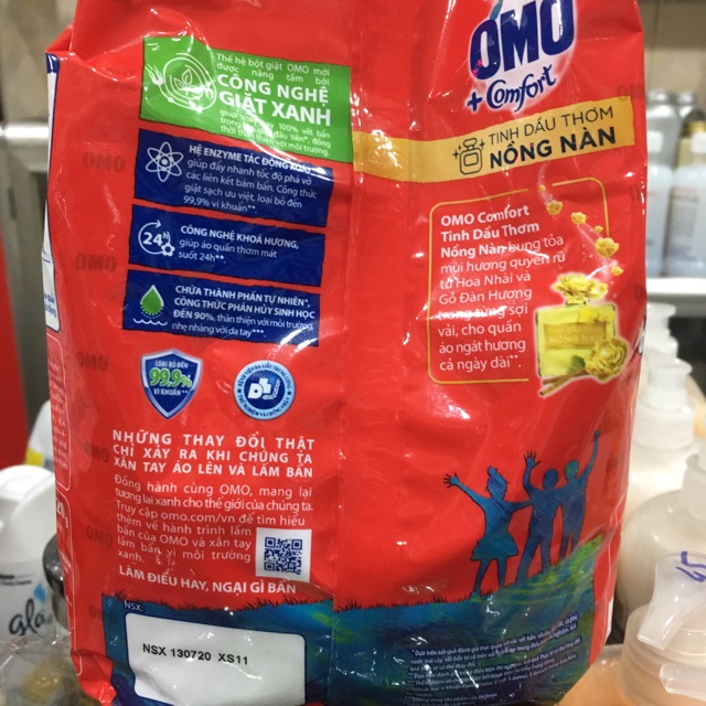 Bột giặt OMO Comfort tinh dầu thơm nồng nàn 700g