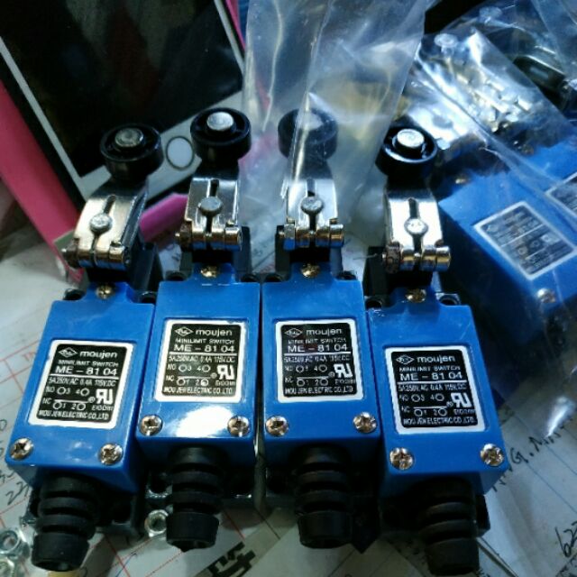 Công tắc hành trình 8104