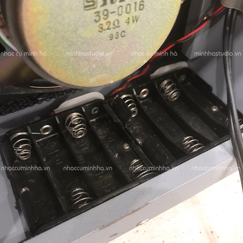 Ampli mini cho đàn guitar điện Suzuki SA-12, chạy pin hay ghim điện đều được, chơi hoàn hảo