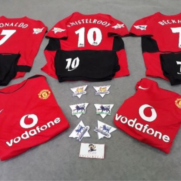 Áo đấu Manchester United 2002-2003. Hàng Retro nhập nguyên liệu trực tiếp tại Thái Lan. May tại xưởng may Việt Nam.  ཾ