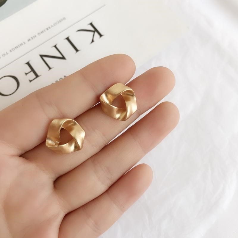 Bông Tai Hợp Kim Hình Tam Giác Không Gây Dị Ứng A63