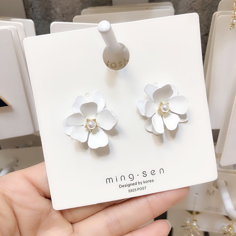 Hoa tai hình hoa đính ngọc trai đáng yêu phong cách Hàn Quốc