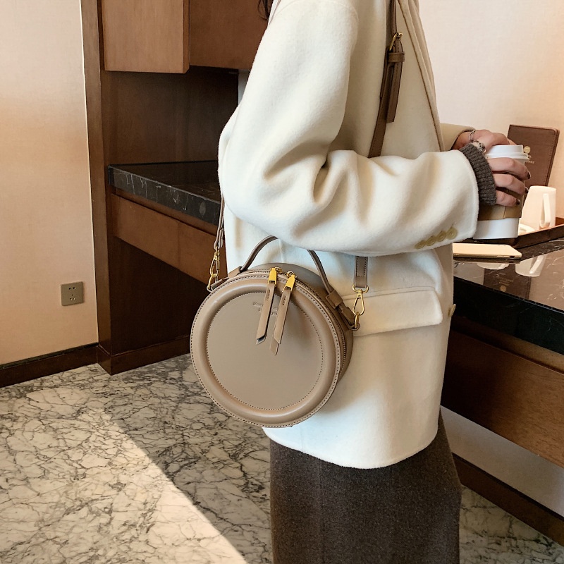 Korean niche design round cake simple retro handbag one shoulder under the bag women's apple small round bag