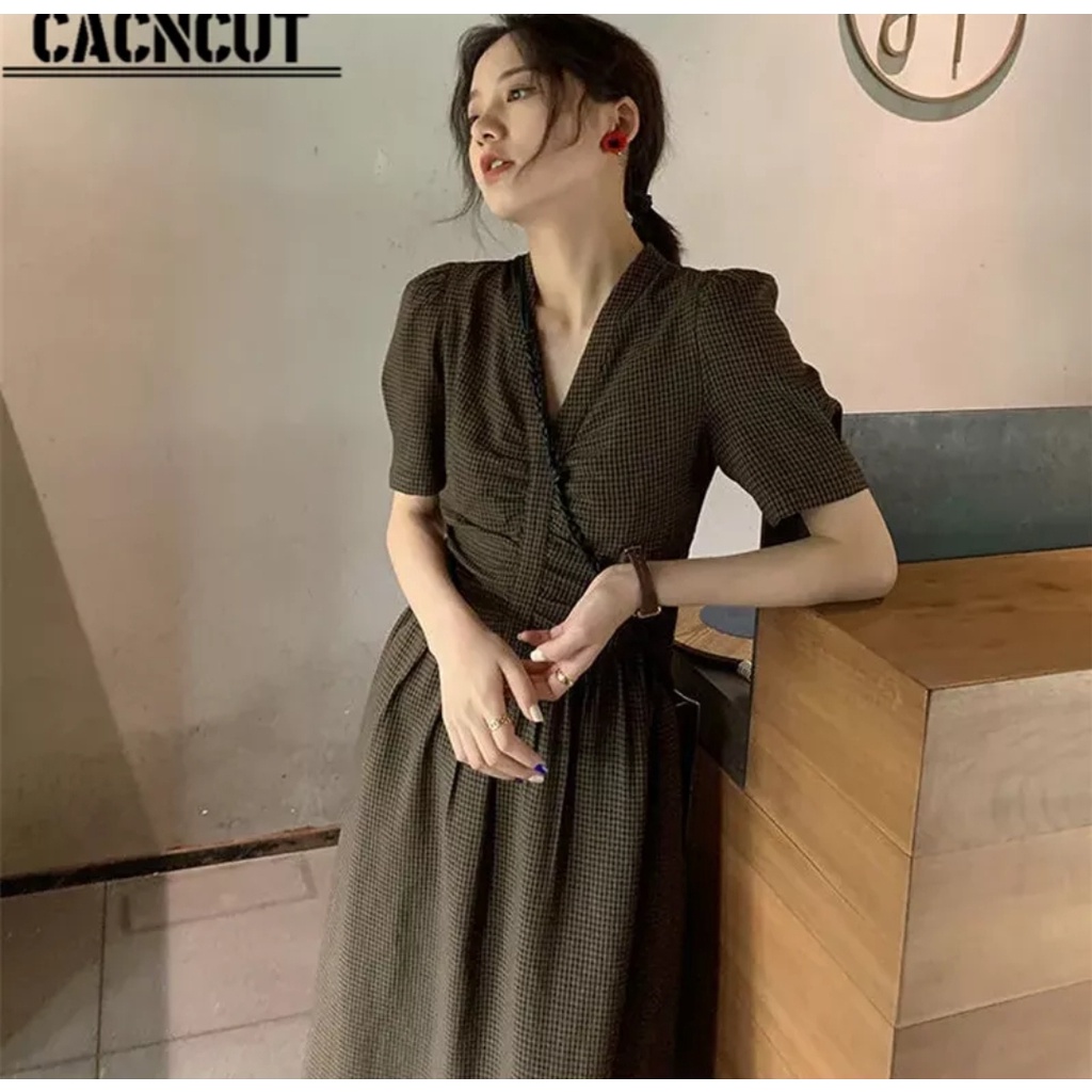 Pass đầm mùa hè cổ V phong cách cổ điển