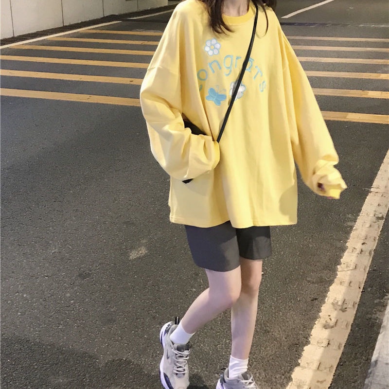 Áo thun IELGY cổ tròn dáng rộng thêu hình hoa trang trí thời trang dành cho bạn nữ