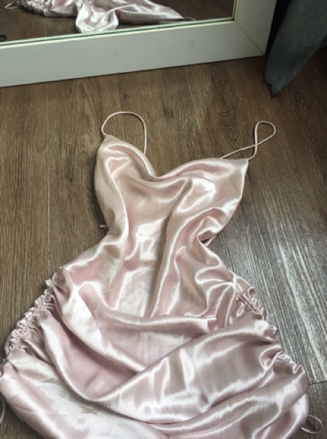 Đầm cổ đổ dây rút sexy | BigBuy360 - bigbuy360.vn