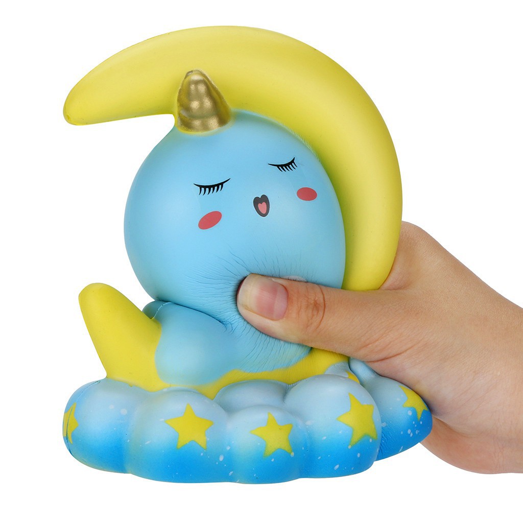 Đồ chơi bóp hình con cá heo nằm trên mặt trăng có mùi thơm giúp giải tỏa căng thẳng squishy