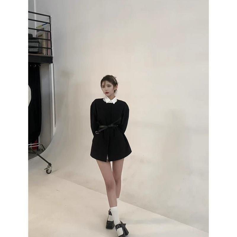 Áo Khoác Vest Cổ Tròn Màu Đen Phong Cách Retro Thời Trang Mùa Xuân 2022 Cho Nữ