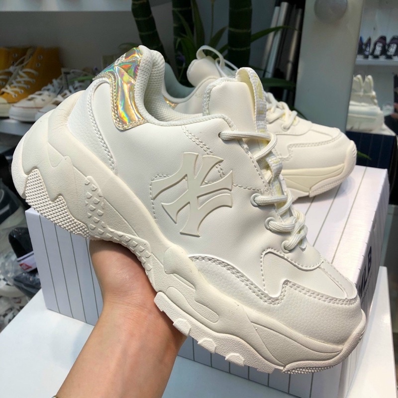 MINTSTOREGiày Sneaker Bóng Chày Màu Kem Gót Hologram