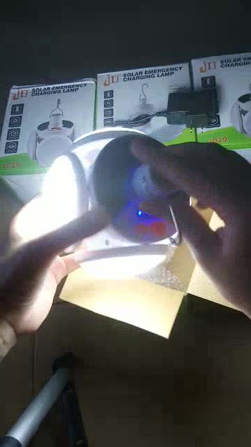 Đèn tích điện có tấm năng lượng mặt trời 4 cánh xoè🍀FREESHIP🍀 Bóng đèn led tích điện có sạc có móc treo | BigBuy360 - bigbuy360.vn