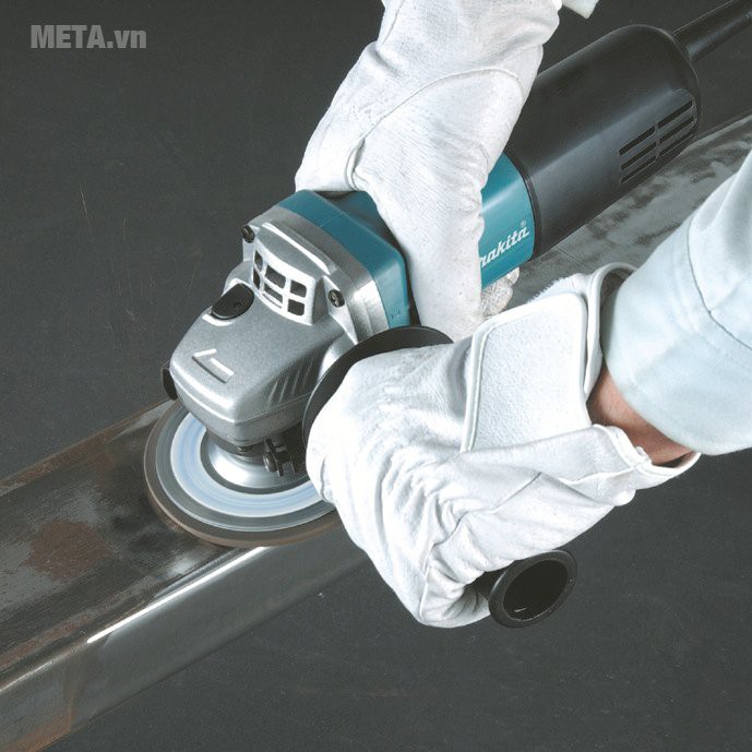 Máy mài góc 9553 NB MAKITA- công tắc thân