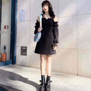 Đầm rớt vai hai màu