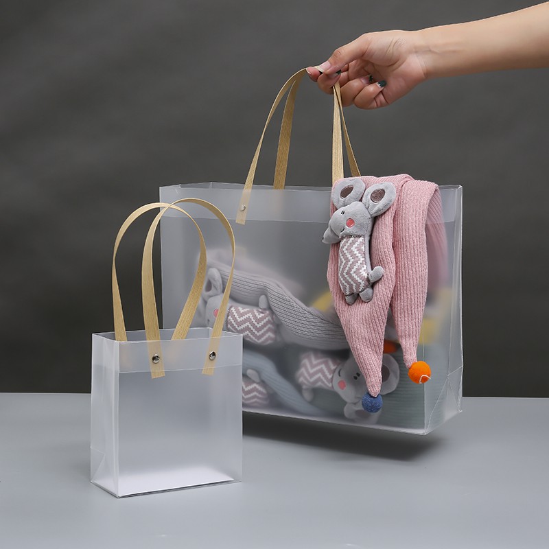Túi đựng quà trong suốt mờ quai nhựa, túi quà sinh nhật, đựng đồ độc đáo | BigBuy360 - bigbuy360.vn