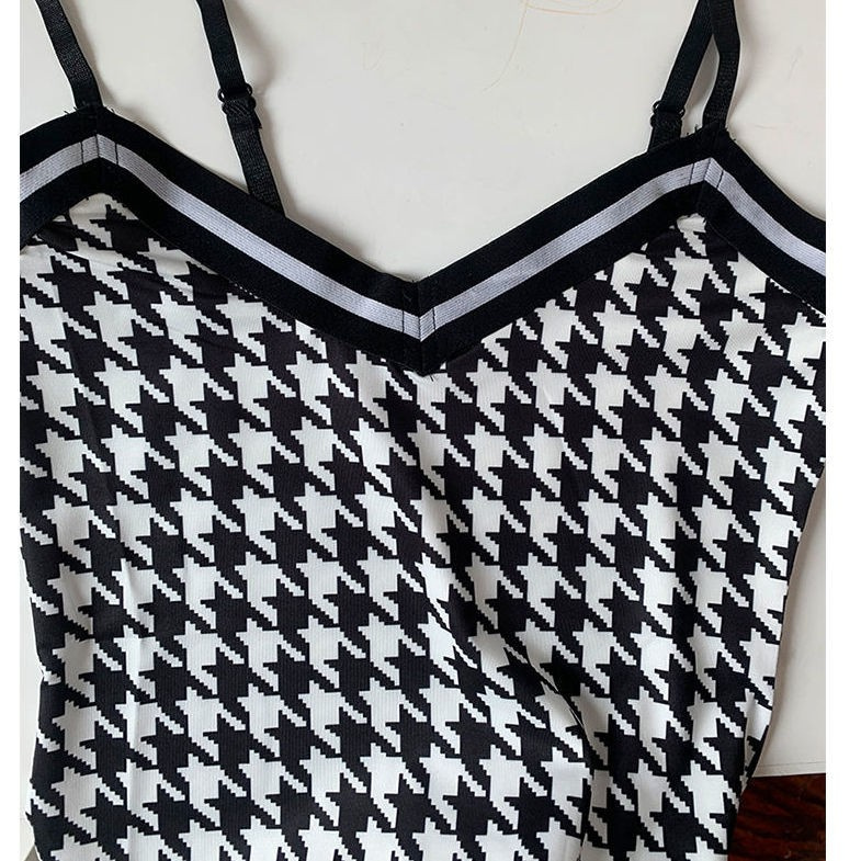 Đầm hai dây cổ chữ V khoét sâu họa tiết kẻ sọc phong cách retro Pháp thiết kế thời trang