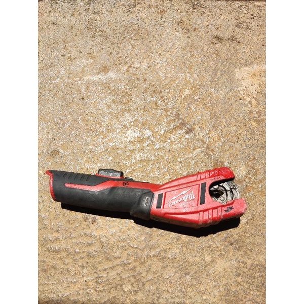 Thân Máy cắt ống đồng milwaukee m 12, 12v ,máy hoạt động OK