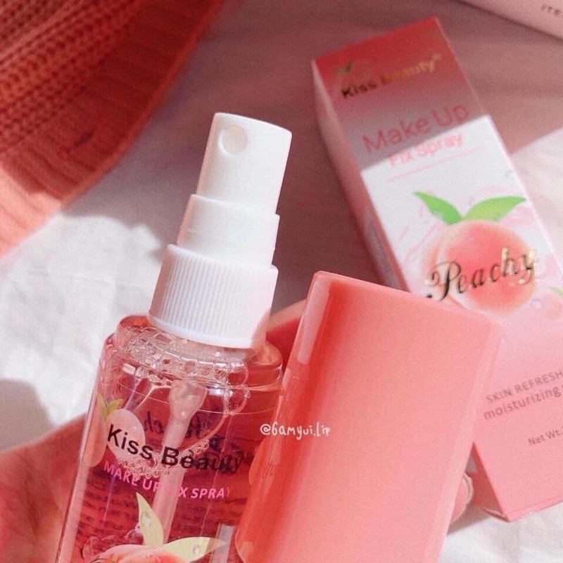 Xịt khoáng khóa lớp trang điểm trái đào Kiss Beauty | BigBuy360 - bigbuy360.vn