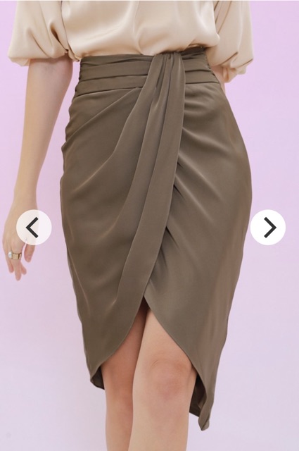 Chân váy Marc vải satin 495k thanh lí | BigBuy360 - bigbuy360.vn
