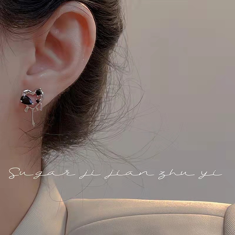 Đôi khuyên tai DODDER hình trái tim màu bạc thời trang cho nữ