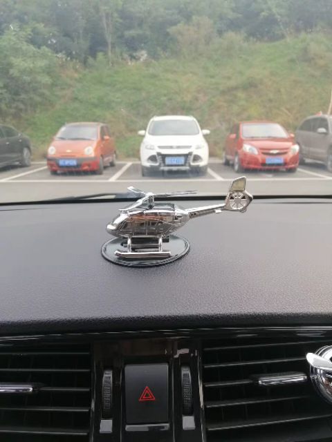 Máy bay trực thăng mô hình/ túi thơm xe hơi-chuyển động bằng năng lượng mặt trời