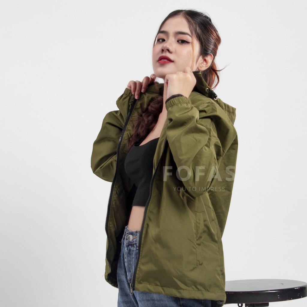 Áo khoác dù nữ màu trơn FOFAS có nón, form áo rộng trendy, kiểu dáng thể thao, chất dù xịn may 2 lớp (5 màu cực đẹp) | BigBuy360 - bigbuy360.vn