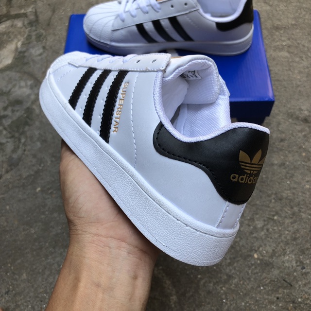 Giày thể thao mũi sò nam nữ.Tặng tất,hộp và dây giầy | BigBuy360 - bigbuy360.vn