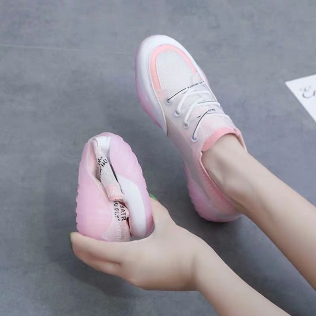 Giầy sneaker