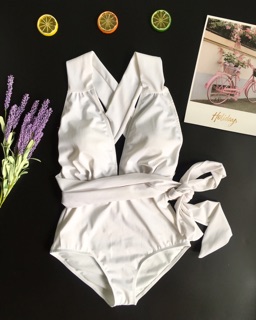 Bikini xẻ ngực chéo lưng trắng