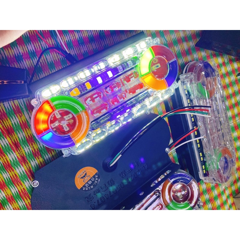 Đèn led hậu đơn mẫu mới , dùng điện 12V hoặc 24V