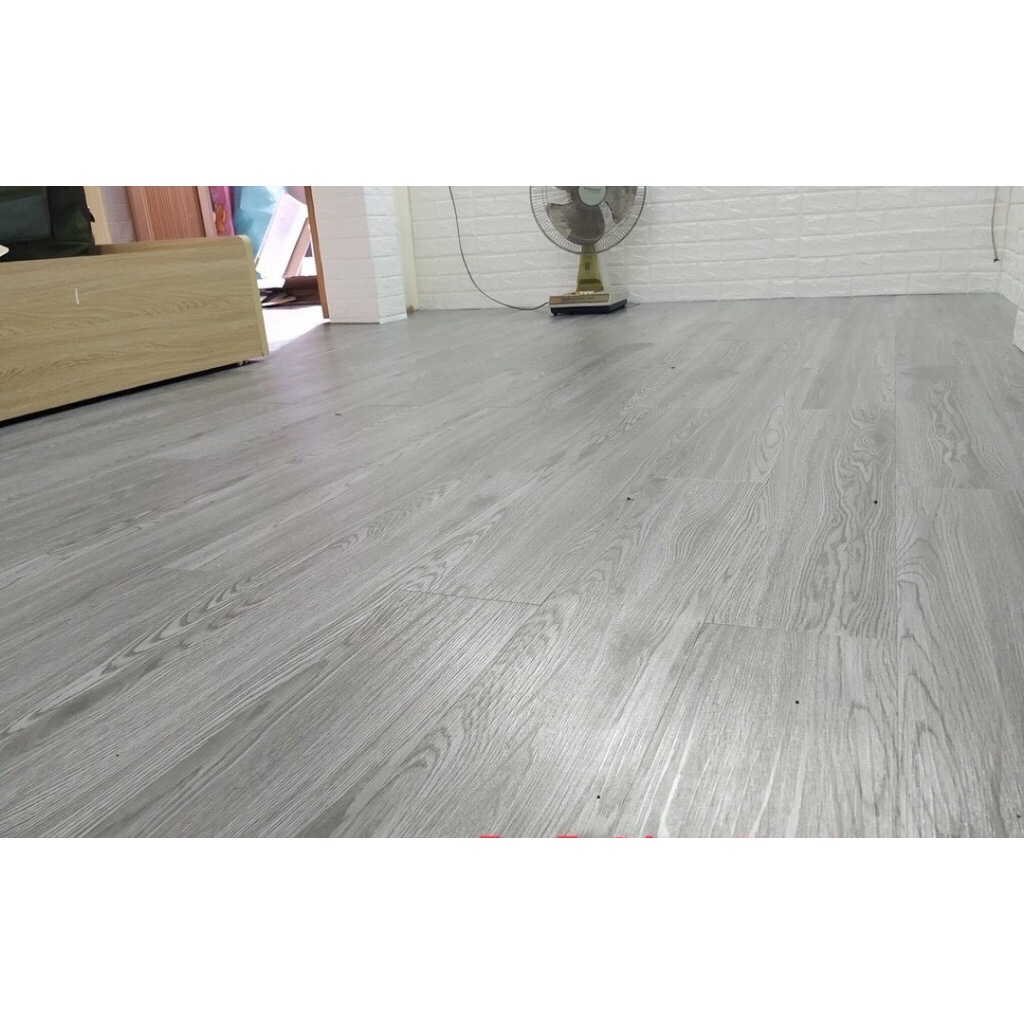 Sàn nhựa vân gỗ 2mm có keo sẵn