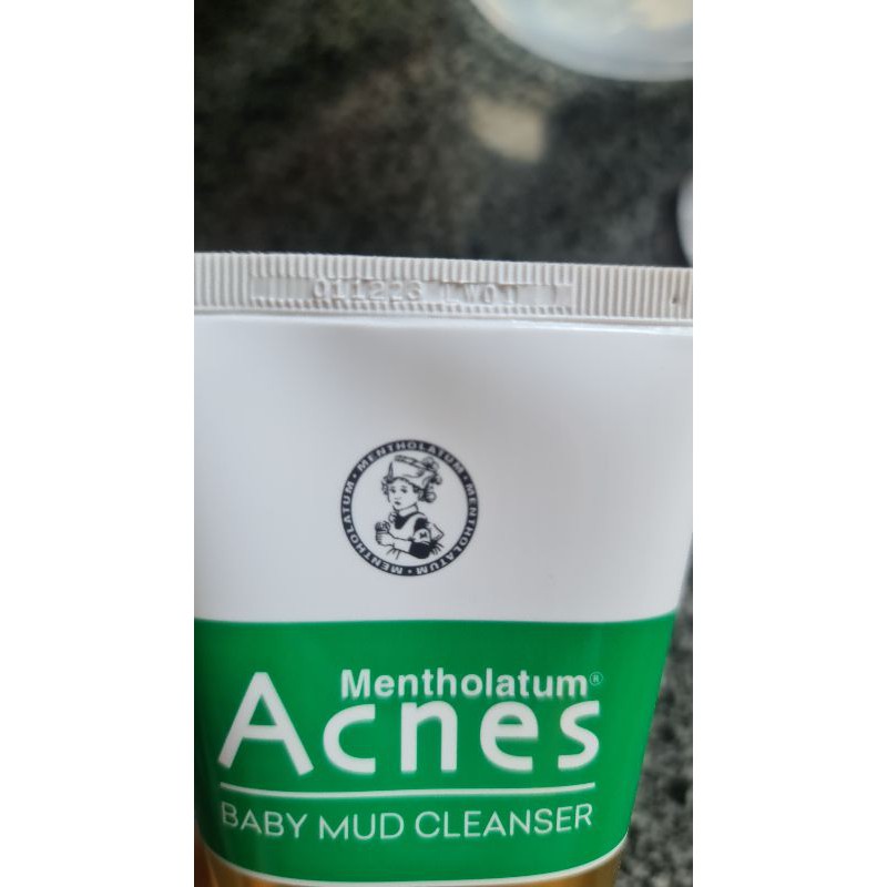 Sữa rửa mặt bùn non Acnes baby mud cleanser