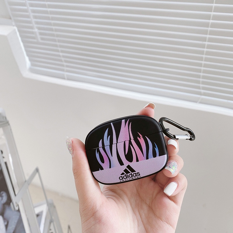 Vỏ bảo vệ hộp sạc tai nghe bluetooth không dây TPU silicon nhám logo Adidas có móc khóa thích hợp cho Airpods 1 2 3 Pro