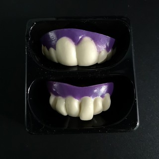 Hàm răng giả hóa trang