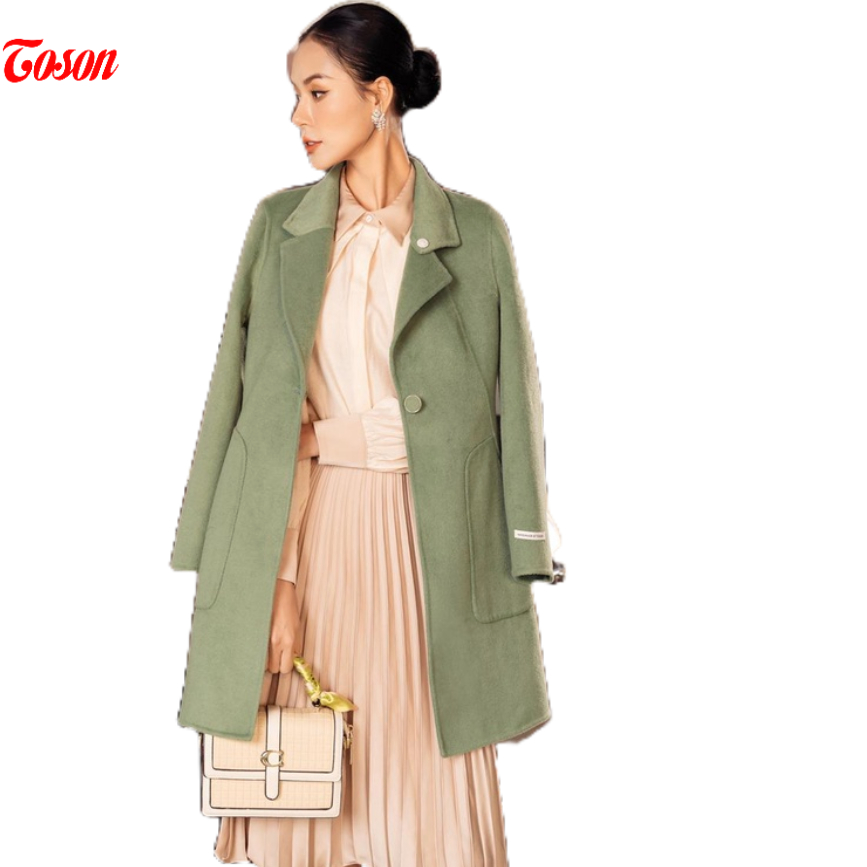 Áo dạ lông cừu xanh lá dáng dài, túi ốp, cổ đính trang trí limitted Toson 99411R32