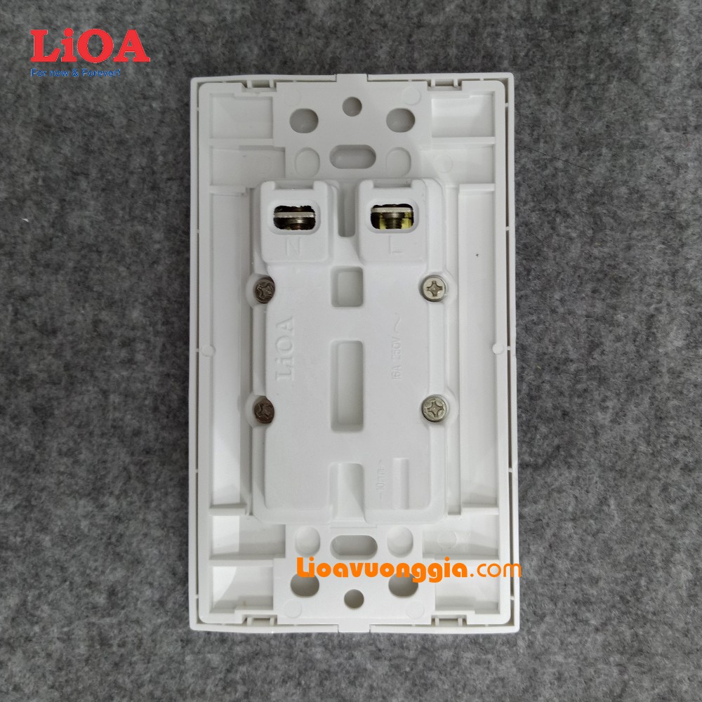 Ổ cắm điện ba 2 chấu LiOA 16A - 3520W