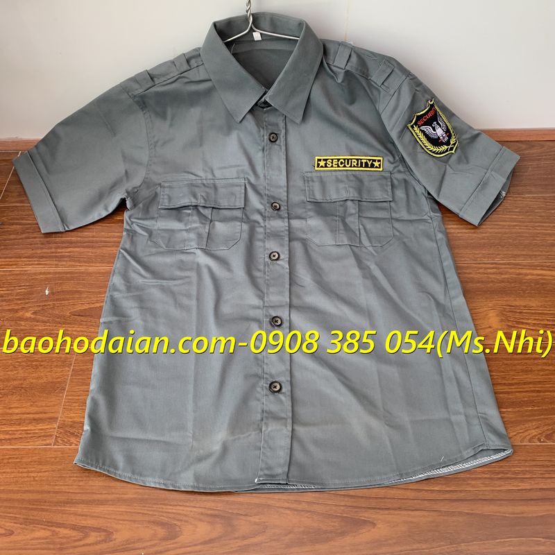Áo bảo vệ ngắn tay màu xám kèm 2 logo, chất vải kaki 65/35 dày dặn thoáng mát