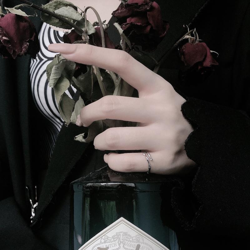 Nhẫn Hở Kim Loại Kiểu Dáng Đơn Giản 19400